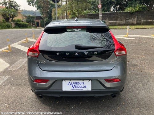 Volvo V40 2.0 T4 MOMENTUM  2018/2019